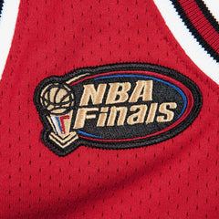 Chicago Bulls Authentic Jersey Road Finals Michael Jordan 1997-98 | Mitchell & Ness Lifestyle