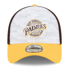 San Diego Padres New Era 2025 MLB Clubhouse 39THIRTY Flex Hat - Brown/Gold - New Era on Sale