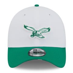 Philadelphia Eagles New Era 2025 NFL Training Camp Throwback Logo 39THIRTY Flex Hat White/Kelly Green