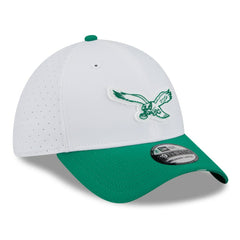 Philadelphia Eagles New Era 2025 NFL Training Camp Throwback Logo 39THIRTY Flex Hat White/Kelly Green