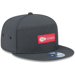 Kansas City Chiefs New Era 2025 Sideline Cold Weather Split Panel 9FIFTY Snapback Hat Charcoal