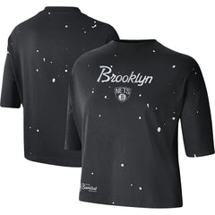 Brooklyn Nets Women's Courtside Splatter Cropped T-Shirt Black | Nike Lifestyle