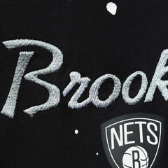Brooklyn Nets Women's Courtside Splatter Cropped T-Shirt Black | Nike Lifestyle