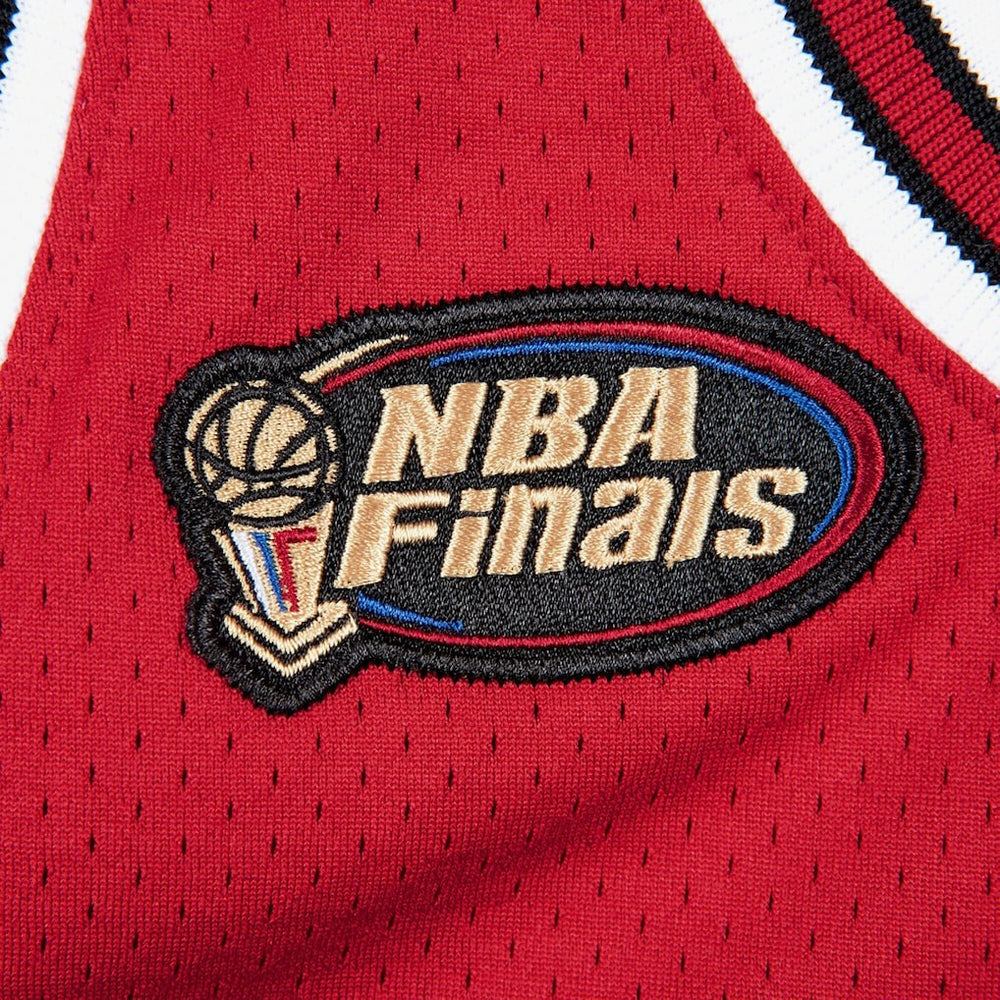 Chicago Bulls Authentic Jersey Road Finals Michael Jordan 1997-98 | Mitchell & Ness Lifestyle
