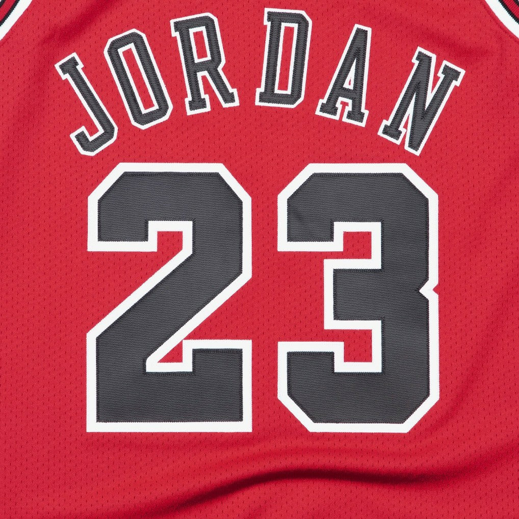 Chicago Bulls Authentic Jersey Road Finals Michael Jordan 1997-98 | Mitchell & Ness Lifestyle