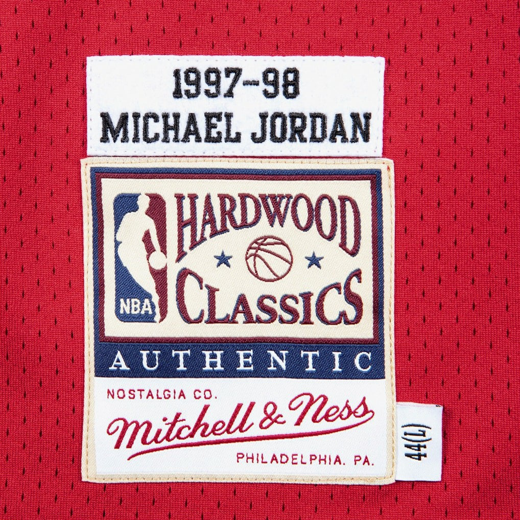 Chicago Bulls Authentic Jersey Road Finals Michael Jordan 1997-98 | Mitchell & Ness Lifestyle