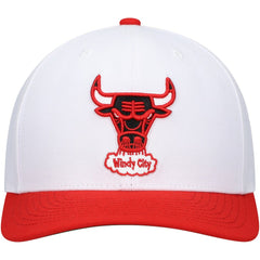 Chicago Bulls Hardwood Classics Core 2-Tone 2.0 Pro Snapback Hat White/Red | Mitchell & Ness Lifestyle