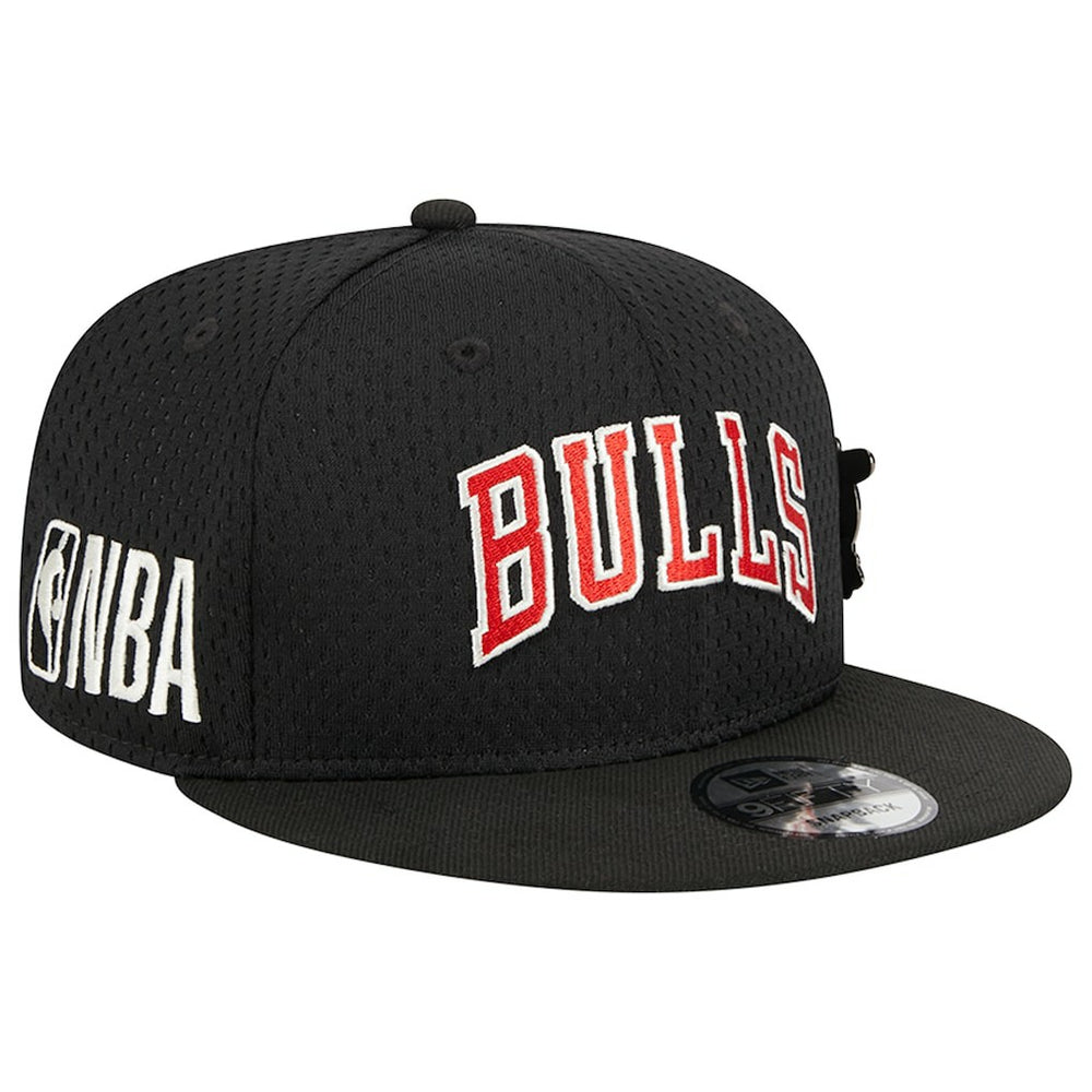 Chicago Bulls Post-Up Pin Mesh 9FIFTY Snapback Hat Black | New Era