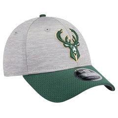 Milwaukee Bucks Active Digi-Tech Two-Tone 9FORTY Adjustable Hat Heather Gray/Hunter Green | New Era