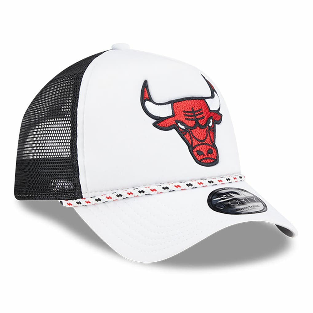 Chicago Bulls Court Sport Foam A-Frame 9FORTY Adjustable Trucker Hat White/Black | New Era online