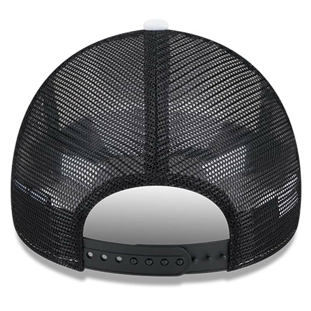 Chicago Bulls Court Sport Foam A-Frame 9FORTY Adjustable Trucker Hat White/Black | New Era online