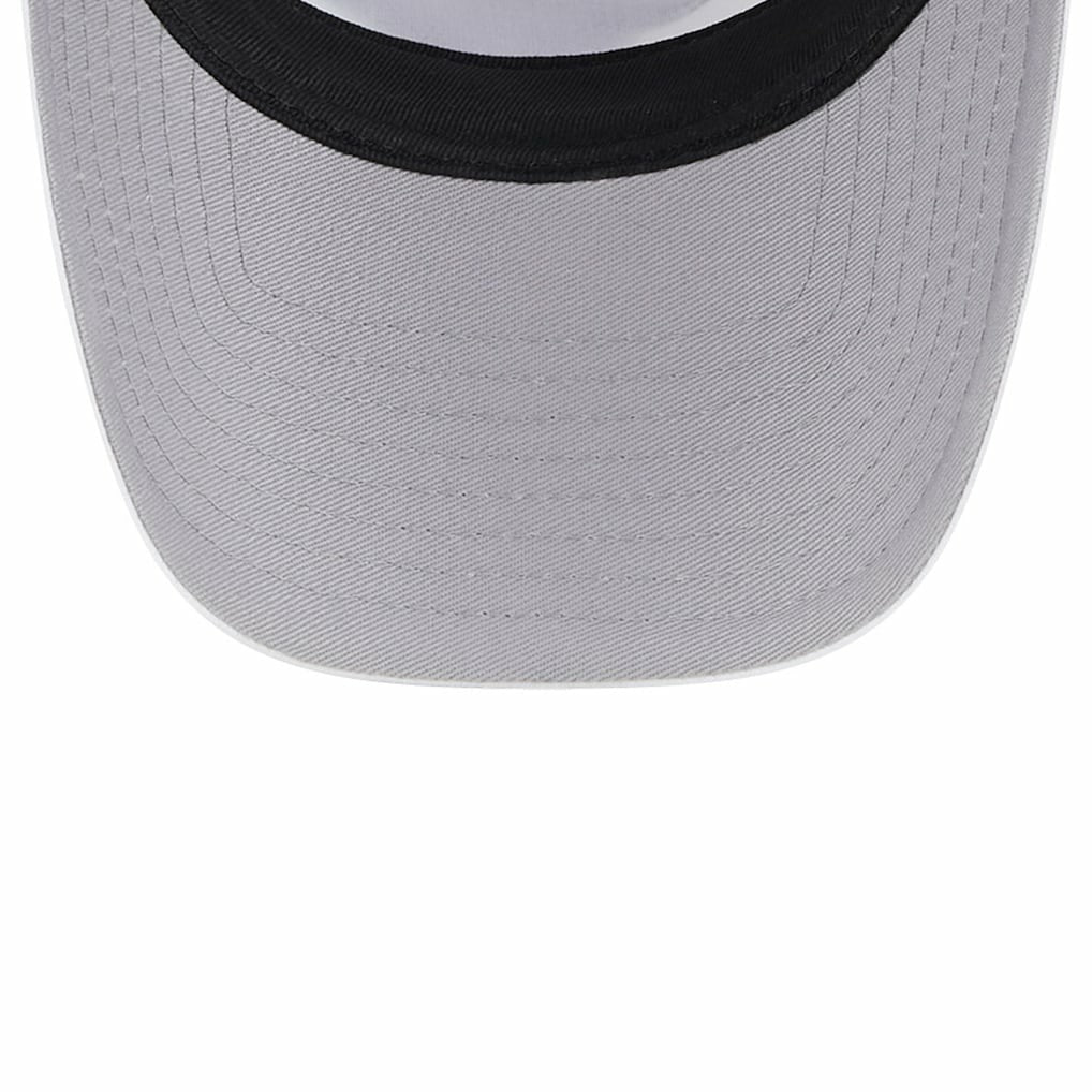 Chicago Bulls Court Sport Foam A-Frame 9FORTY Adjustable Trucker Hat White/Black | New Era online