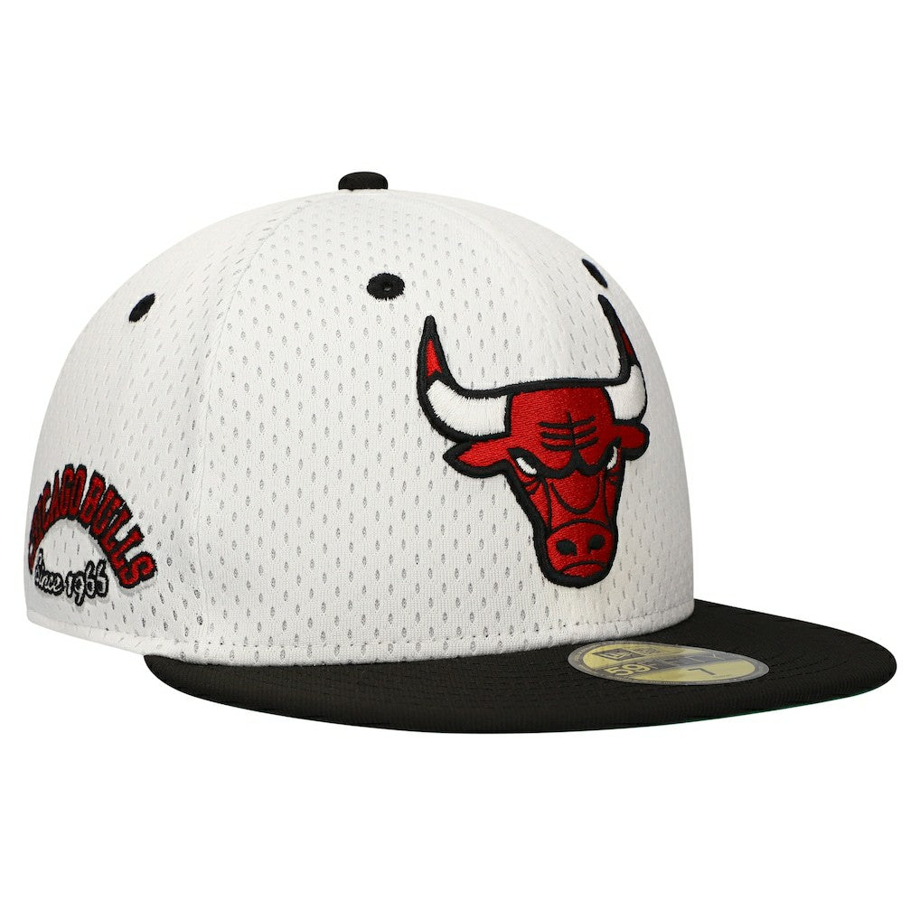 Chicago Bulls Throwback 2Tone 59FIFTY Fitted Hat White/Black | New Era Near Me