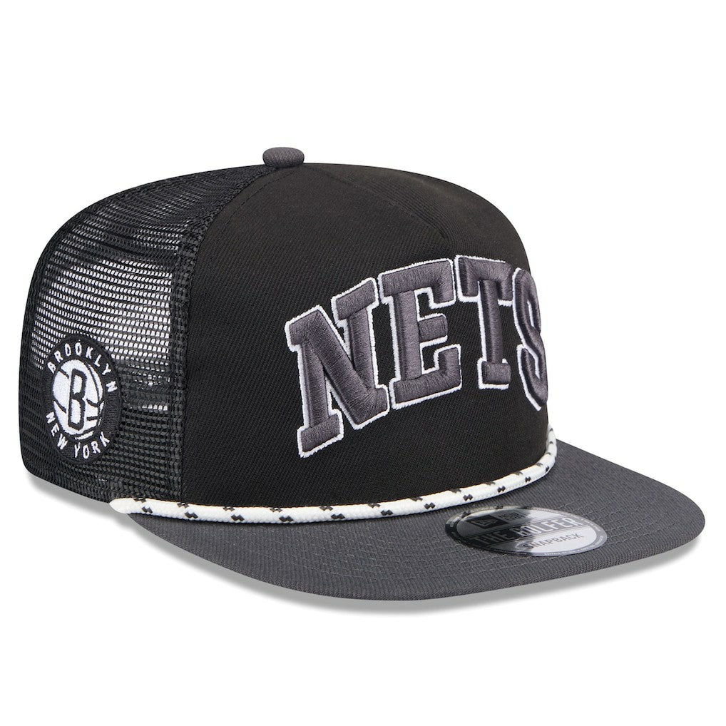 Brooklyn Nets Throwback Team Arch Golfer Snapback Hat Black/Charcoal | New Era Near Me