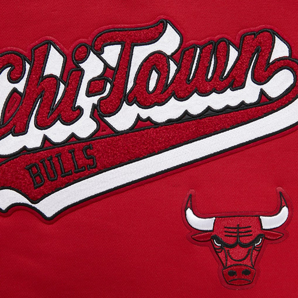 Chicago Bulls Pro Standard Women's Script Tail Cropped Pullover Hoodie Red