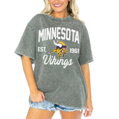 Minnesota Vikings Gameday Couture Women's Tackle Titan Boyfriend Washed T-Shirt Gray