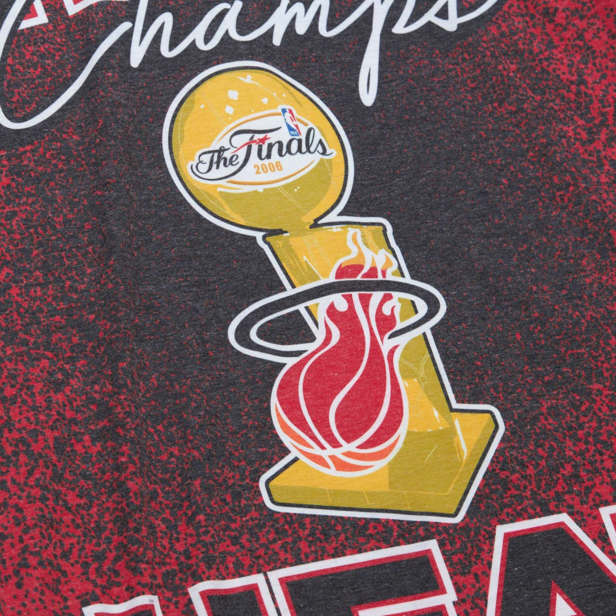 Miami Heat Hardwood Classics 2006 NBA Champions Champ City T-Shirt Red | Mitchell & Ness US