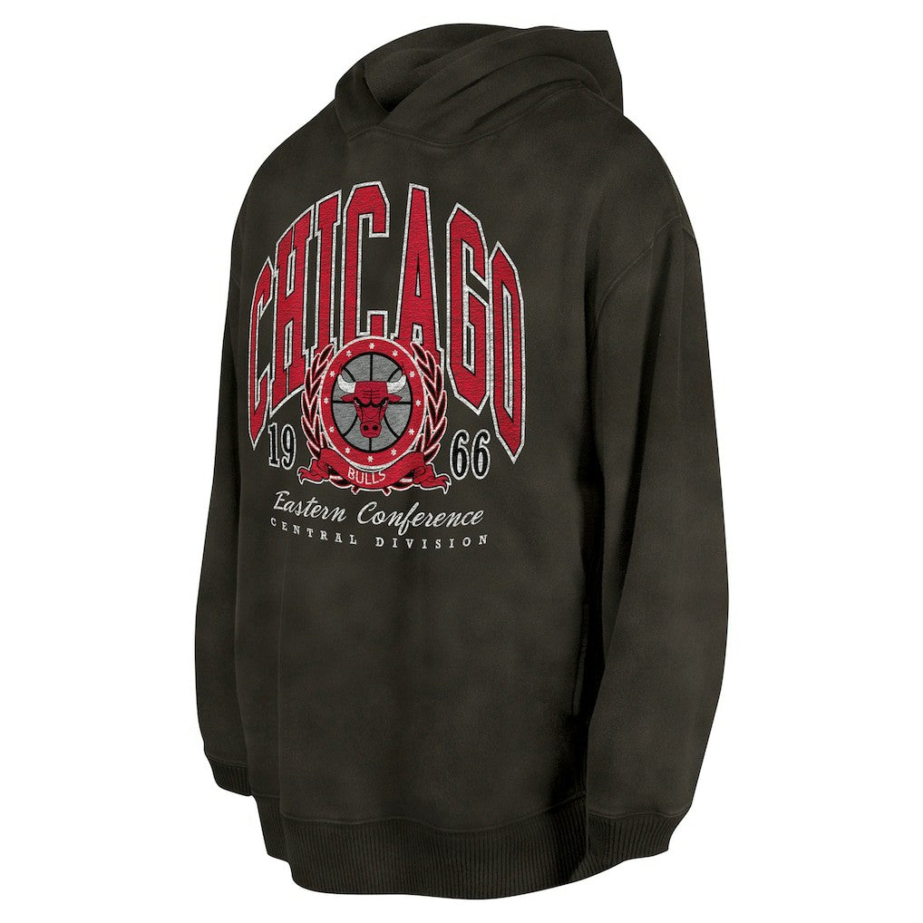 Chicago Bulls Unisex Oversized Essentials Pigment Wash Fleece Pullover Hoodie Charcoal | New Era US