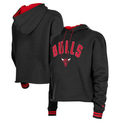Chicago Bulls Women's Boxy Raw Edge Pullover Hoodie Black | New Era Lifestyle