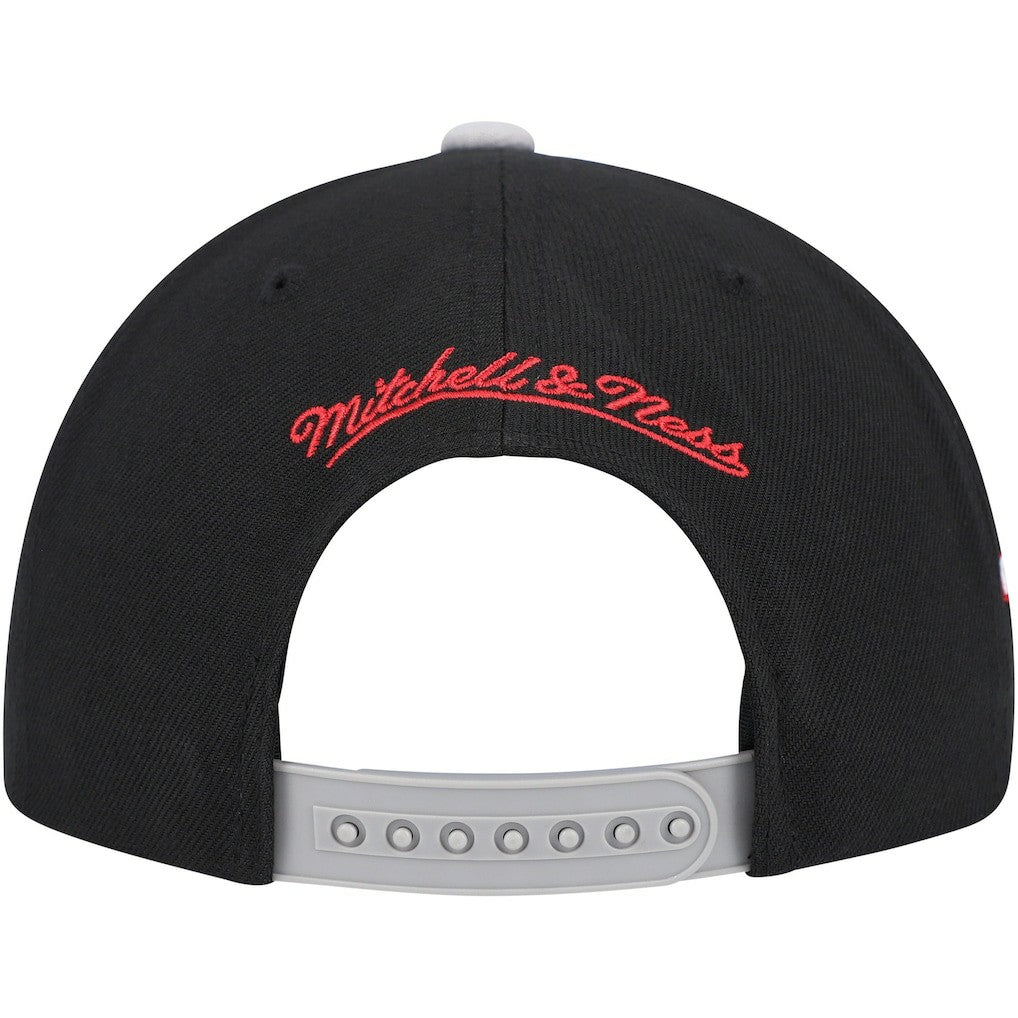 Chicago Bulls Core Snapback Hat Black/Gray | Mitchell & Ness