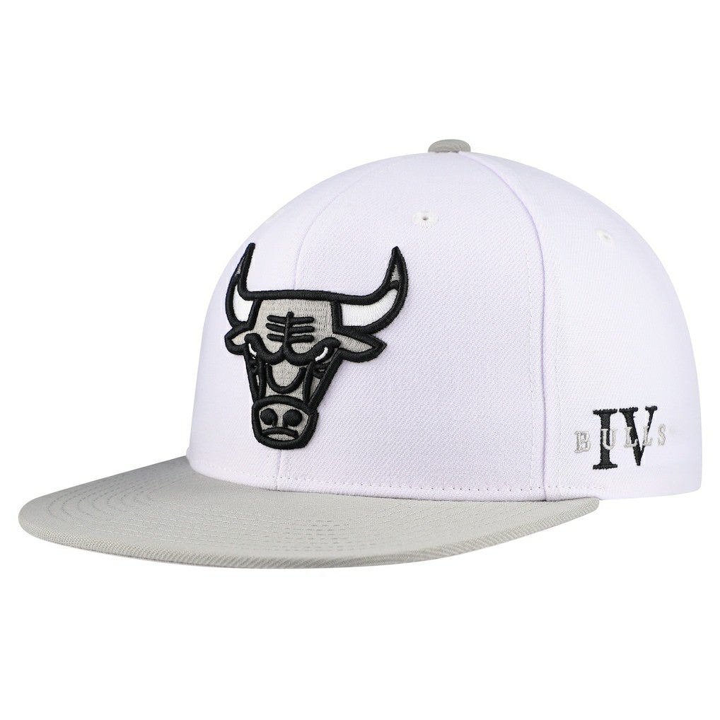 Chicago Bulls Core Snapback Hat White | Mitchell & Ness US