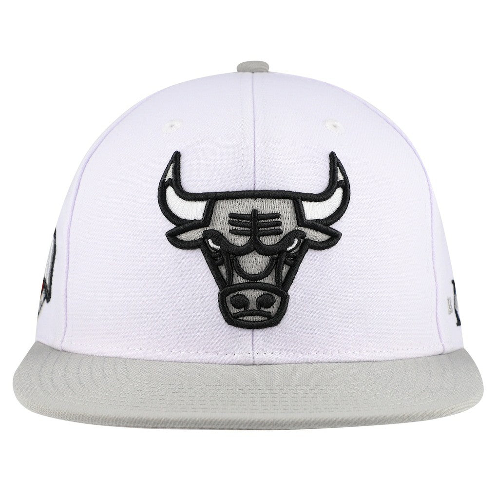 Chicago Bulls Core Snapback Hat White | Mitchell & Ness US
