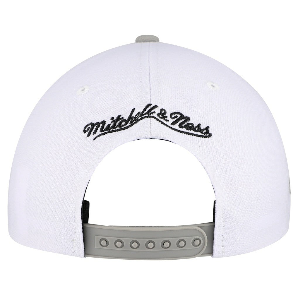 Chicago Bulls Core Snapback Hat White | Mitchell & Ness US