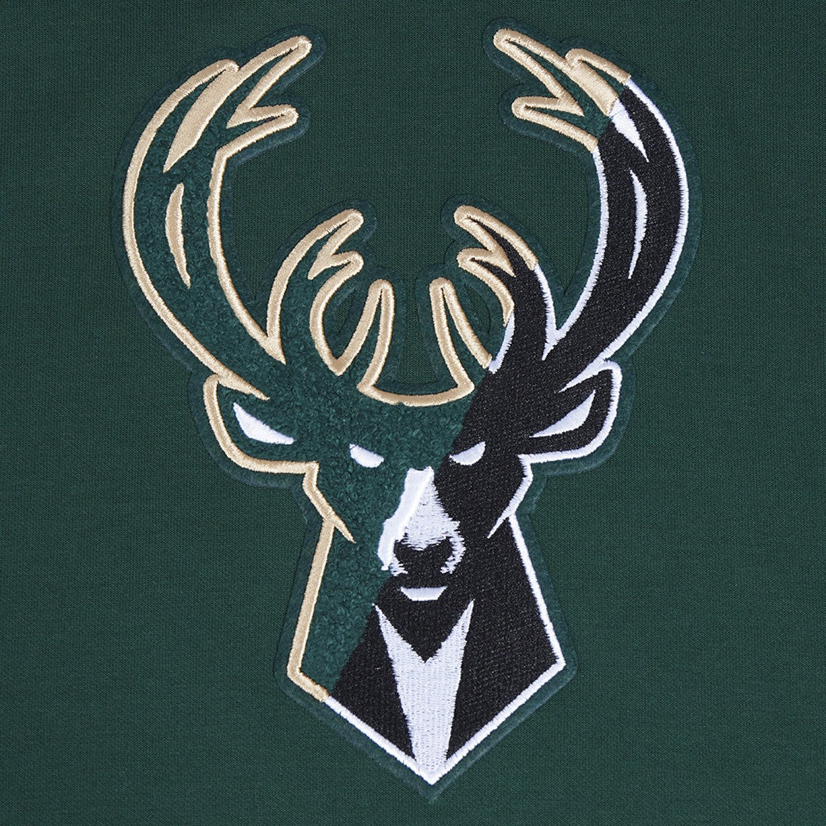 Milwaukee Bucks Pro Standard Split Logo Pullover Hoodie Hunter Green