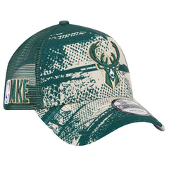 Milwaukee Bucks Tip Off A-Frame Trucker 9FORTY Adjustable Hat Hunter Green/Cream | New Era outlet