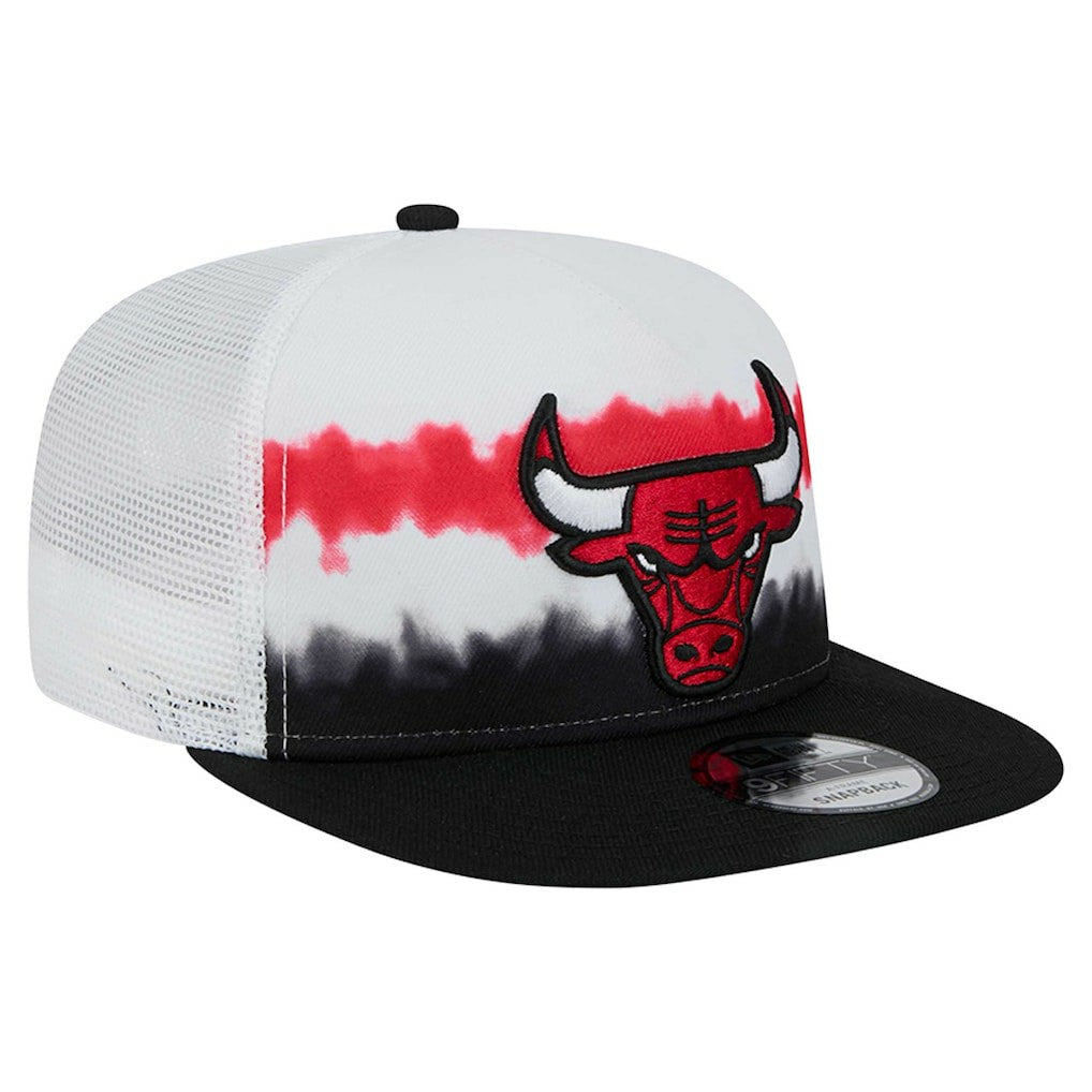 Chicago Bulls Dip-Dye 9FIFTY A-Frame Trucker Snapback Hat White/Black | New Era Lifestyle