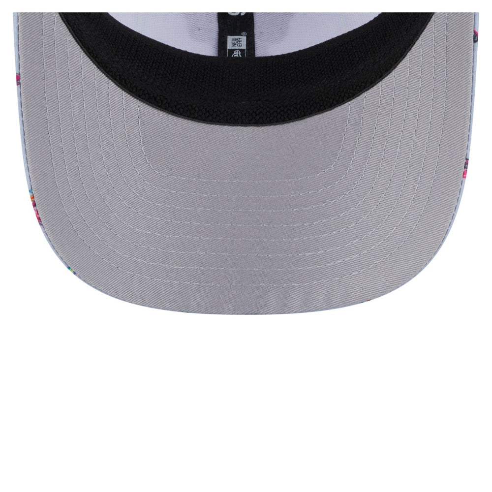 Milwaukee Bucks Adventure Aloha Pattern 9SEVENTY Stretch-Snap Hat Light Blue/Gray | New Era US
