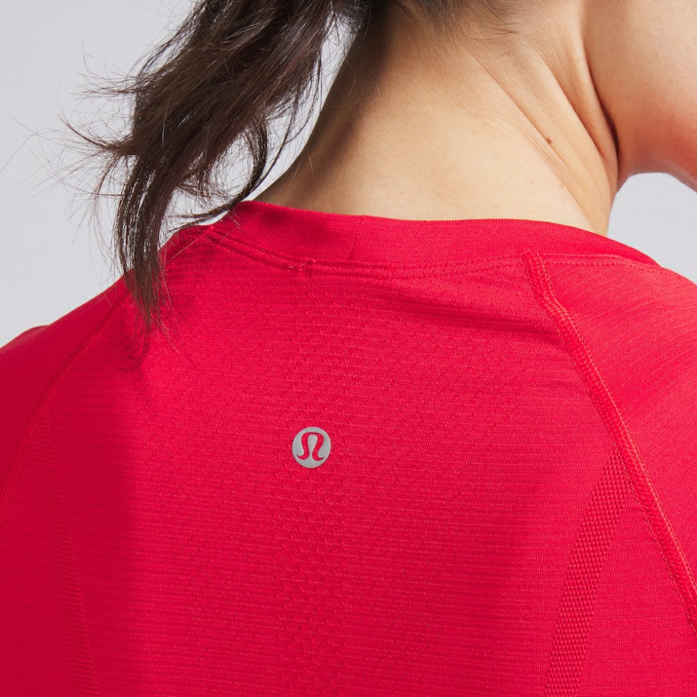 Chicago Blackhawks lululemon Women's Swiftly Tech Short-Sleeve Shirt 2.0 - True Red - NHL 202164655