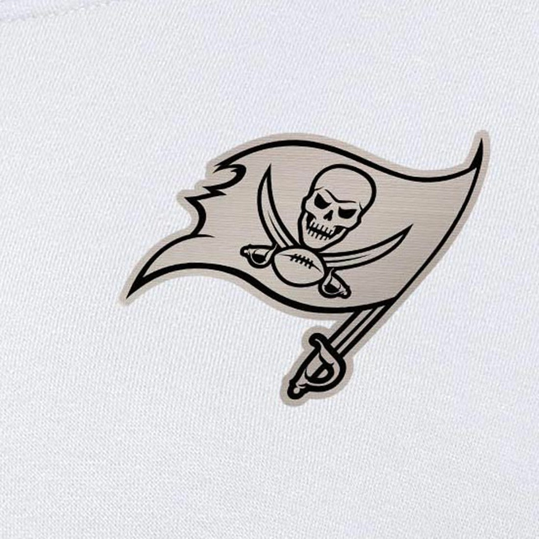 Tampa Bay Buccaneers Antigua Women's Victory Pullover Sweatshirt White