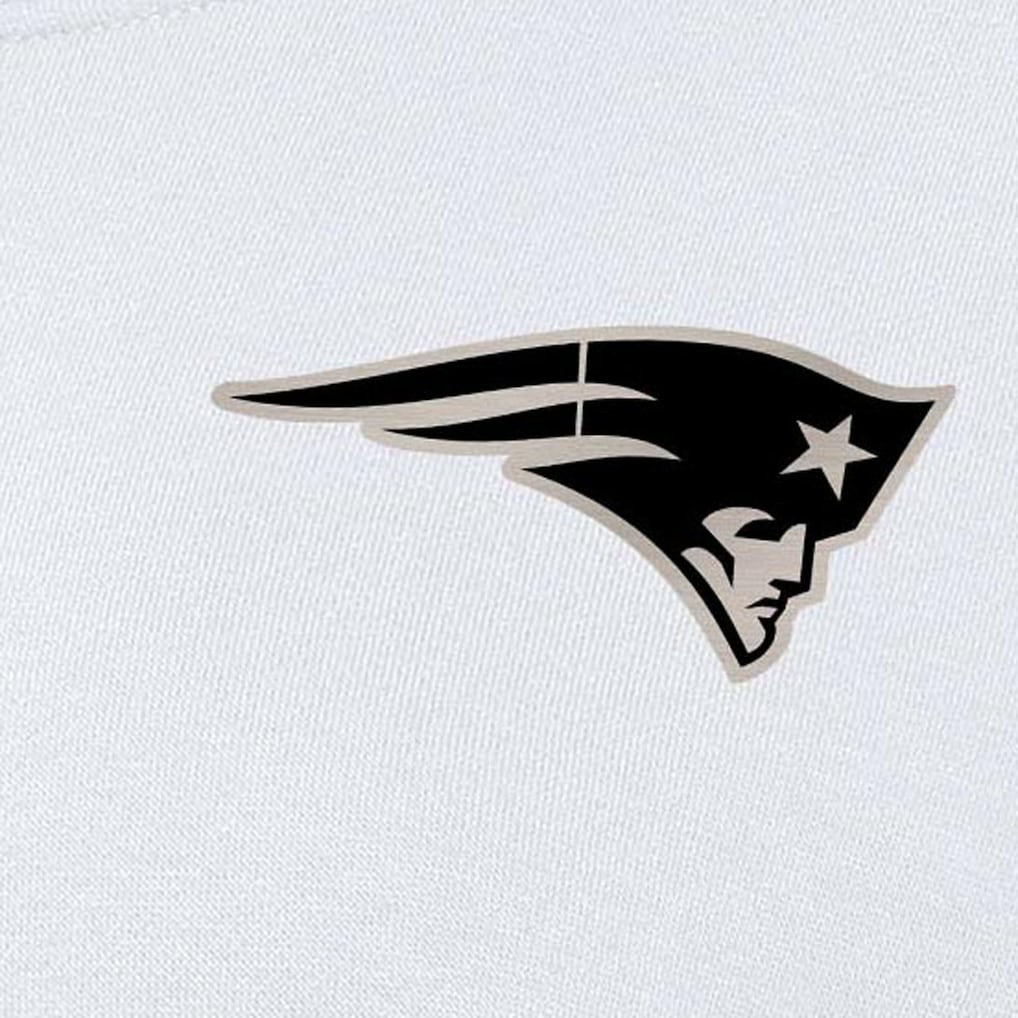 New England Patriots Antigua Women's Victory Pullover Sweatshirt White