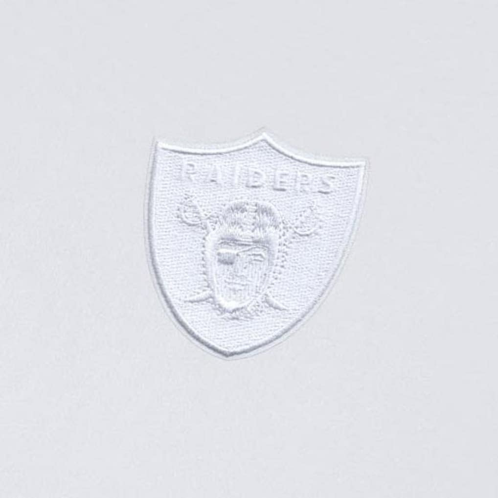 Las Vegas Raiders Antigua Intent Quarter-Zip Top White