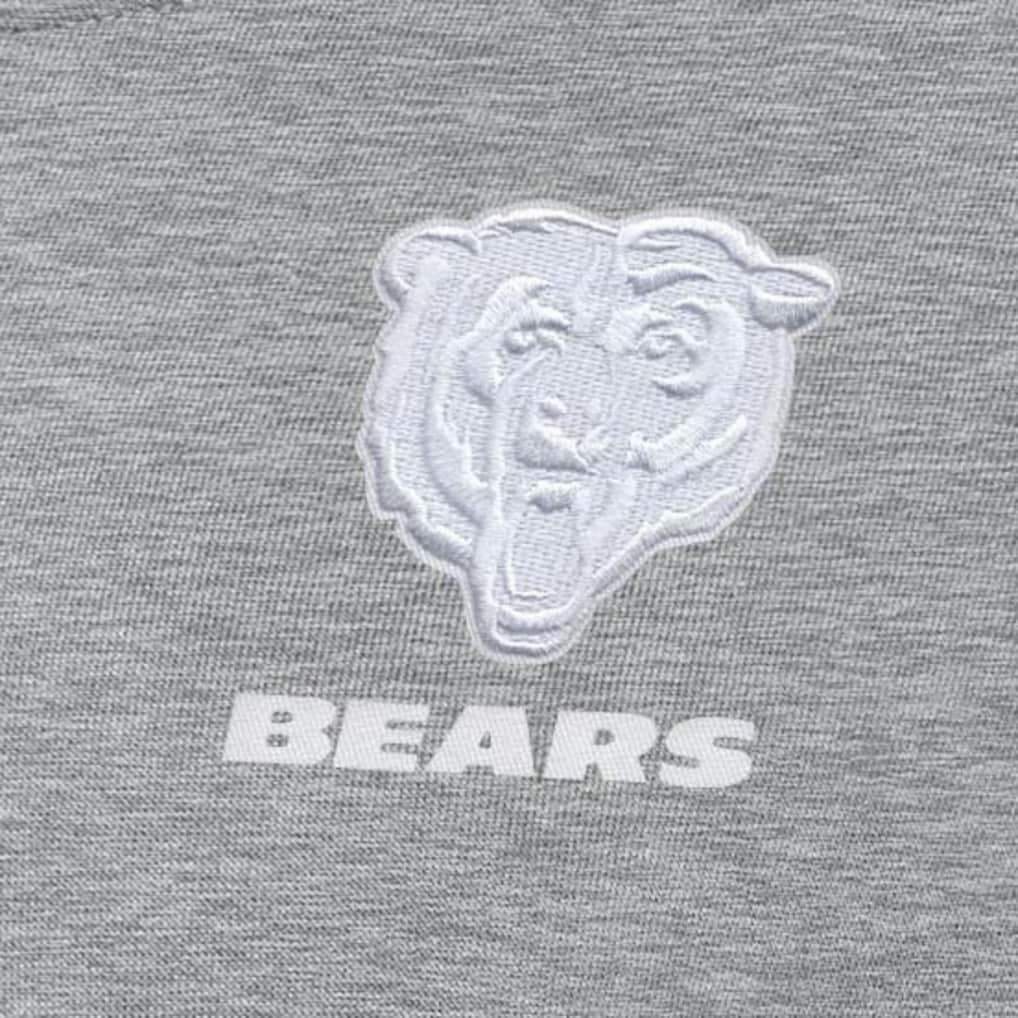 Chicago Bears Antigua Women's Victory Crew Pullover Sweatshirt Heather Gray
