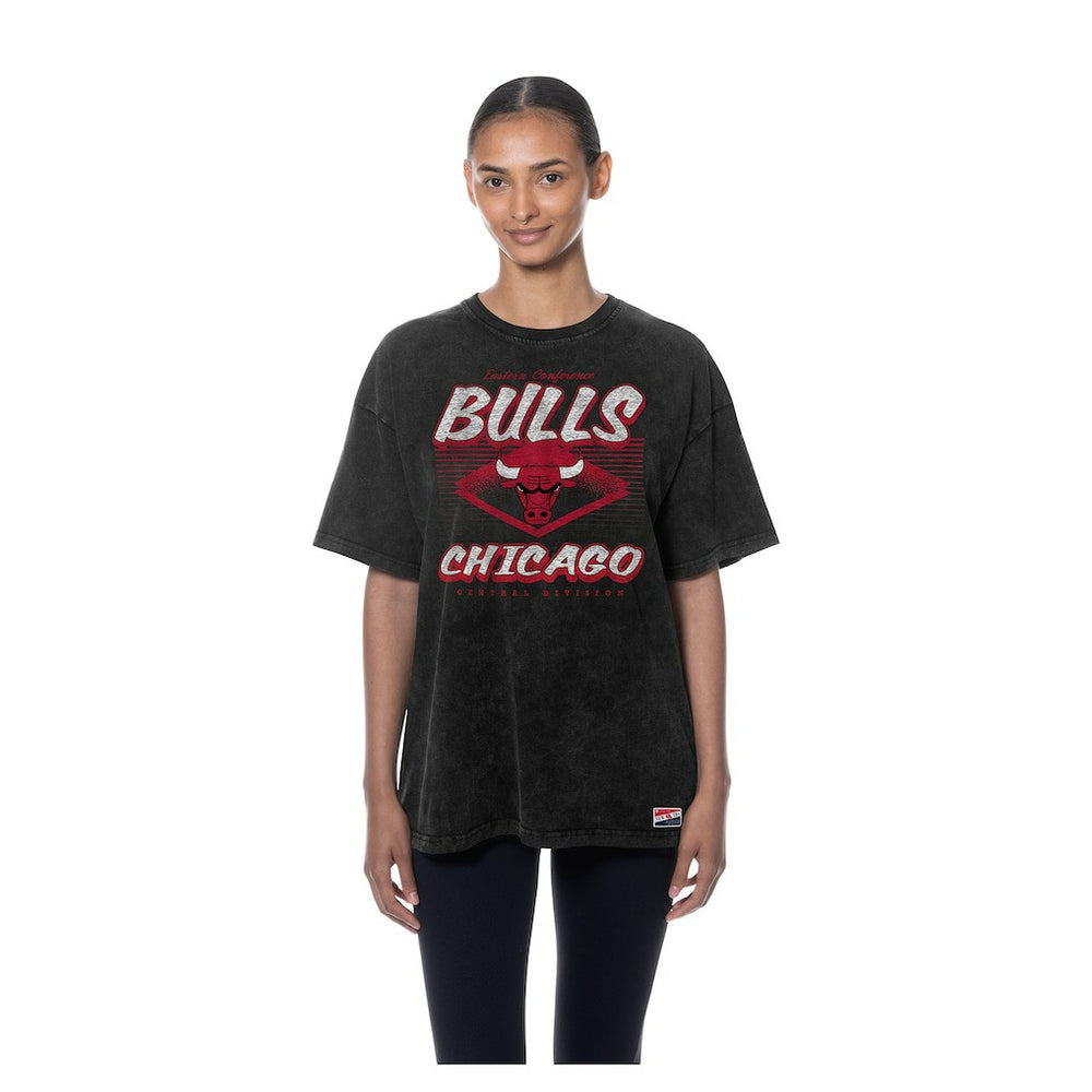 Chicago Bulls Women's Throwback Mineral Wash Oversized T-Shirt for sale Black | New Era US