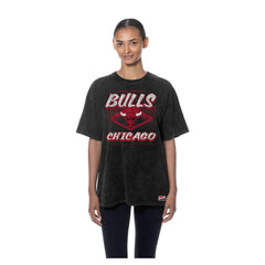 Chicago Bulls Women's Throwback Mineral Wash Oversized T-Shirt for sale Black | New Era US