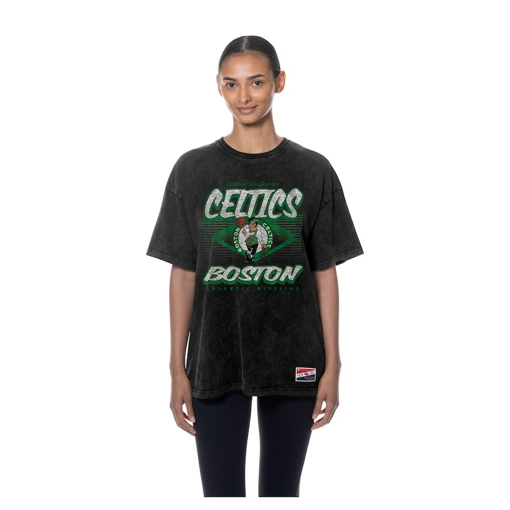 Boston Celtics Women's Throwback Mineral Wash Oversized T-Shirt Black | New Era Lifestyle