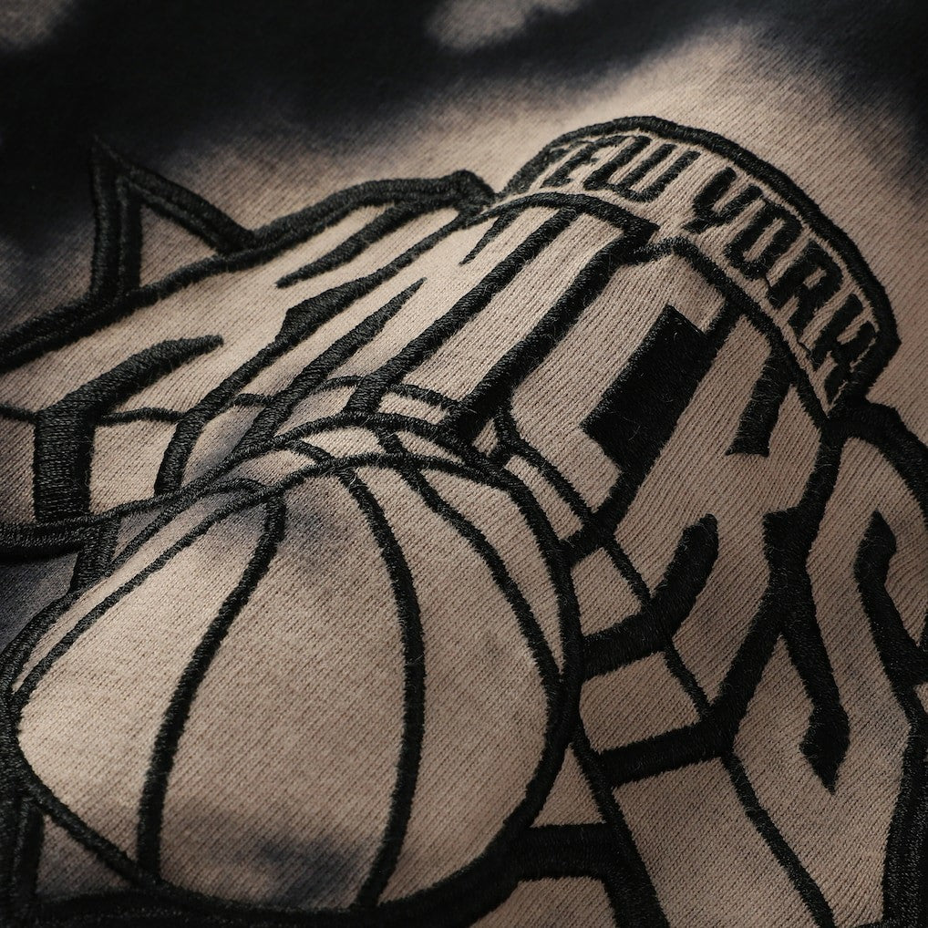 New York Knicks Injection Bleached Out Raw Edge Oversized T-Shirt Black | New Era online
