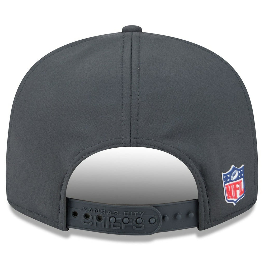 Kansas City Chiefs New Era 2025 Sideline Cold Weather Split Panel 9FIFTY Snapback Hat Charcoal