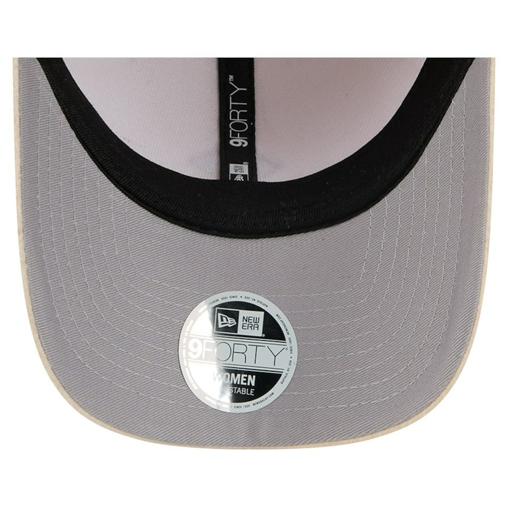 Las Vegas Raiders New Era Women's Comfy 9FORTY Adjustable Hat Cream
