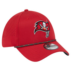 Tampa Bay Buccaneers New Era Perforated 39THIRTY Flex Hat Red