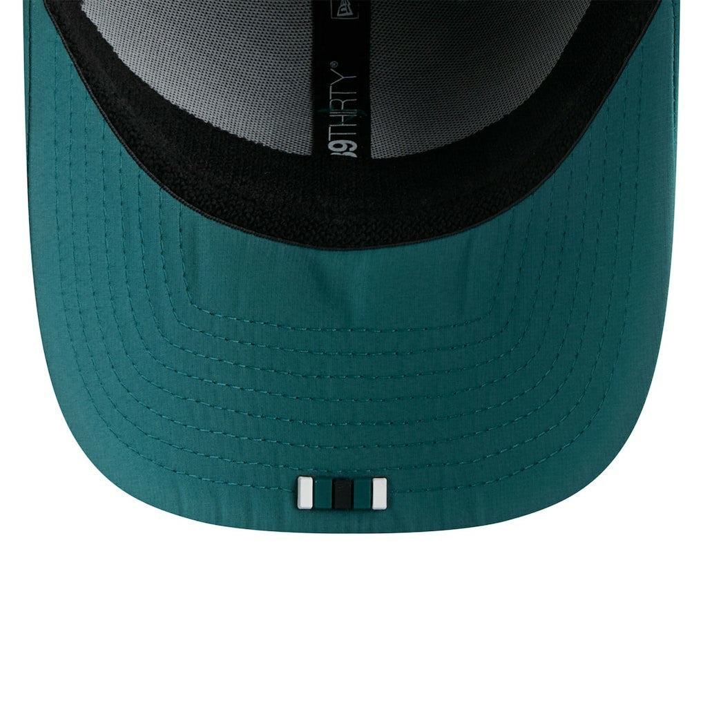 Philadelphia Eagles New Era 2025 Sideline 39THIRTY Flex Hat Midnight Green