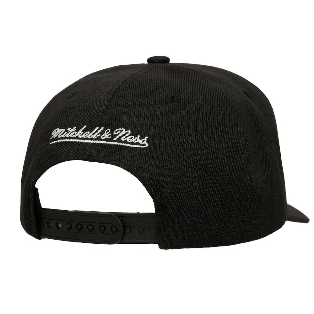 Chicago Bulls Tilted Pro Pinch Adjustable Hat Black | Mitchell & Ness online