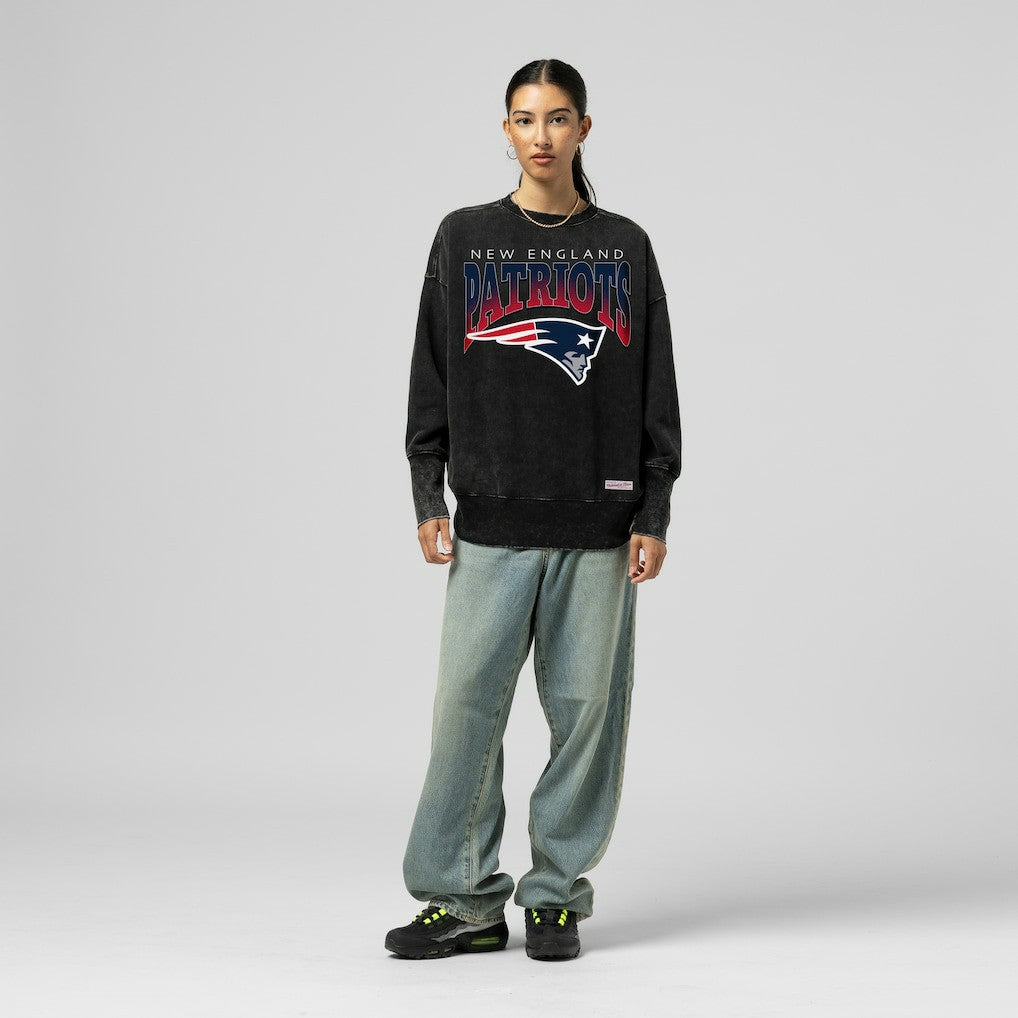 Mitchell & Ness New England Patriots Women's Delineate Mineral Wash Crewneck Sweatshirt Black