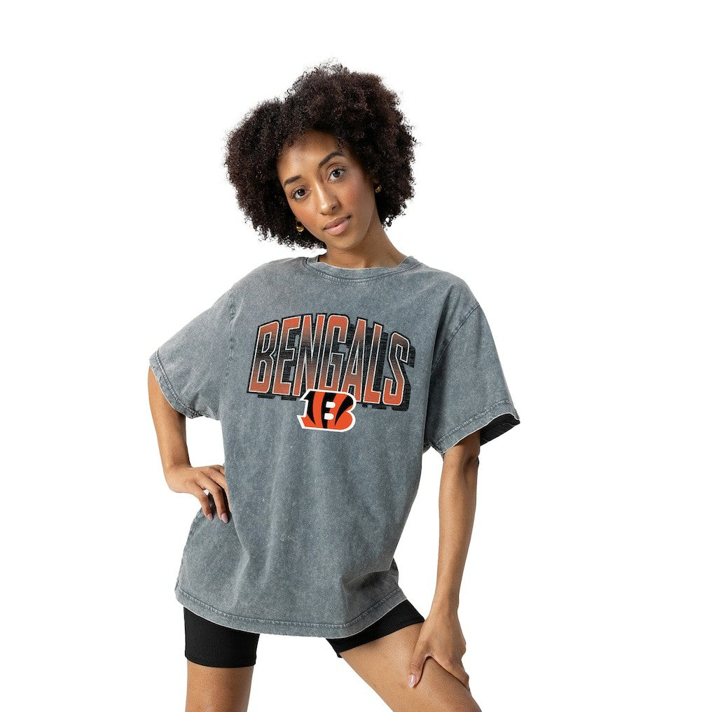 Cincinnati Bengals Gameday Couture Women's Peak Performance Oversized Snow Wash T-Shirt Gray