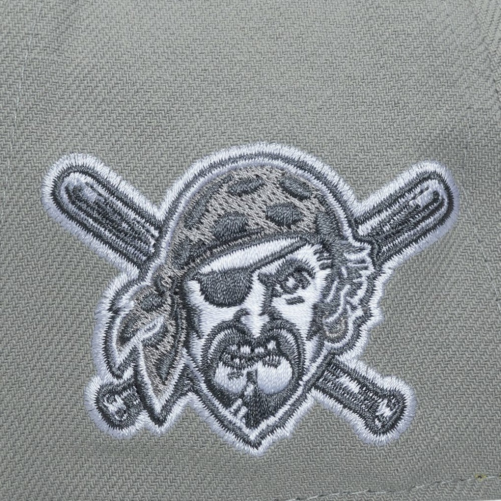 Pittsburgh Pirates Mitchell & Ness Thunderstorm Head Coach Pro-Crown Adjustable Hat - Gray - Mitchell & Ness Lifestyle