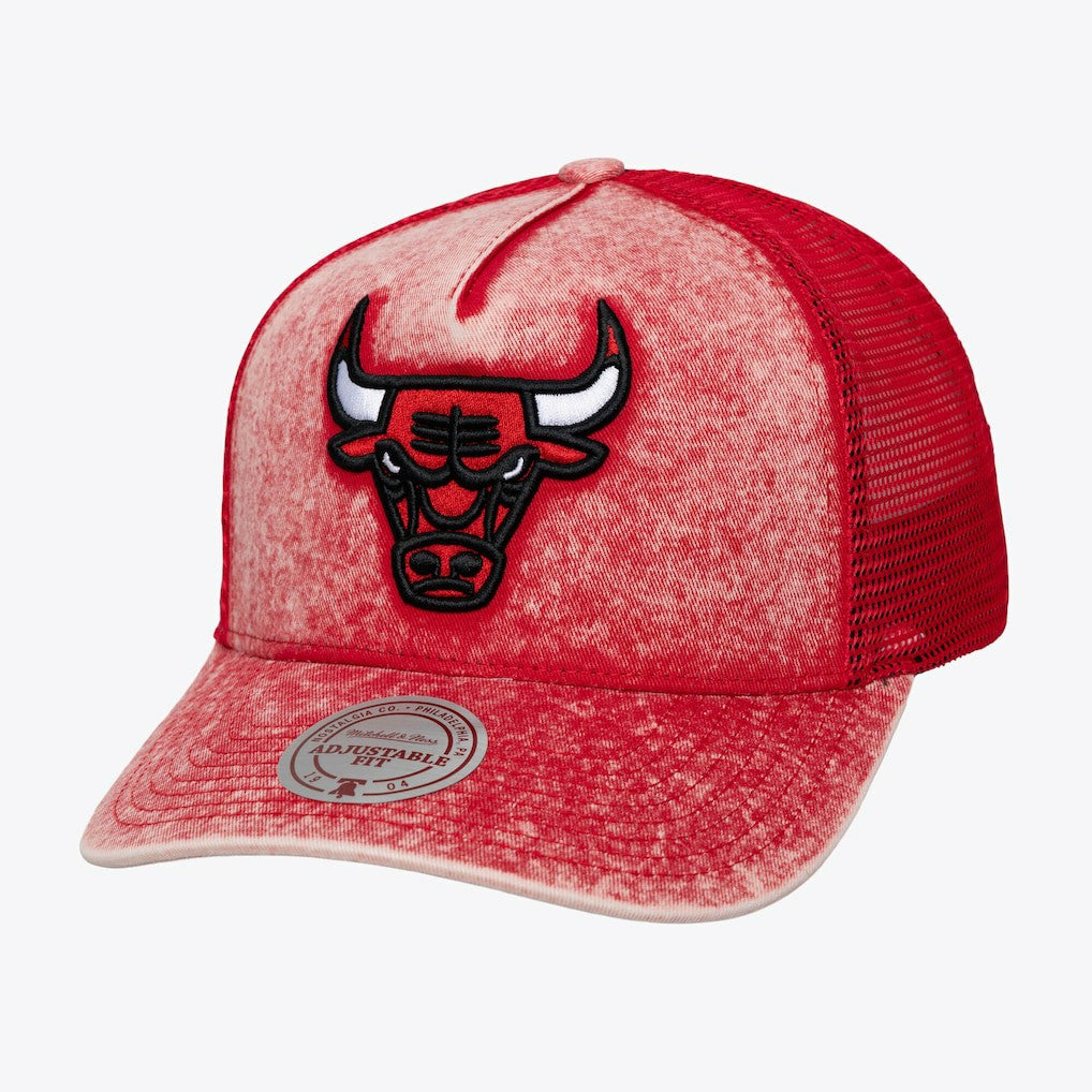 Chicago Bulls Gameday Snow Wash Adjustable Trucker Hat Red | Mitchell & Ness US