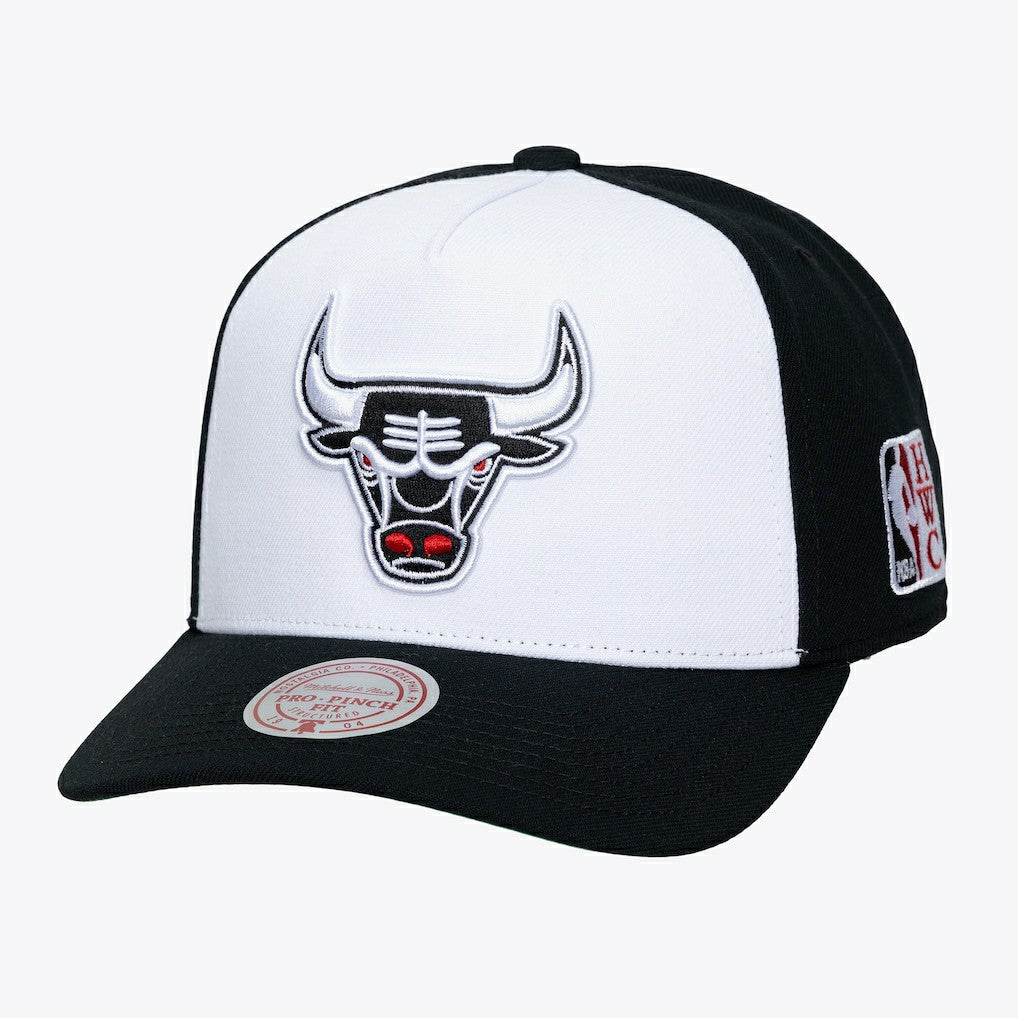 Chicago Bulls Hardwood Classics Legendary Away Pro-Pinch Adjustable Hat White | Mitchell & Ness Near Me